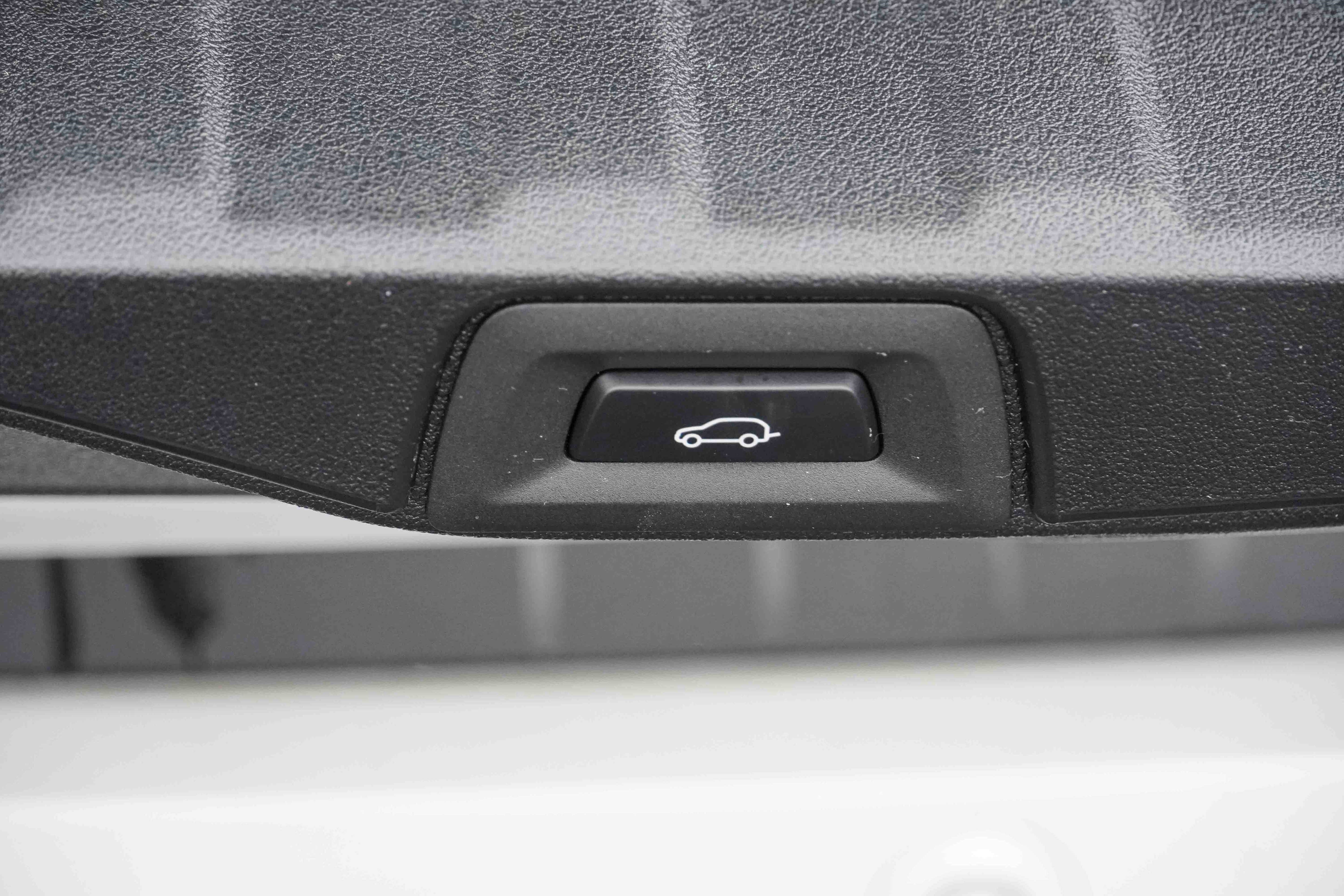 Certified 2025 BMW X5 xDrive40i w/ Climate Comfort Package image 40