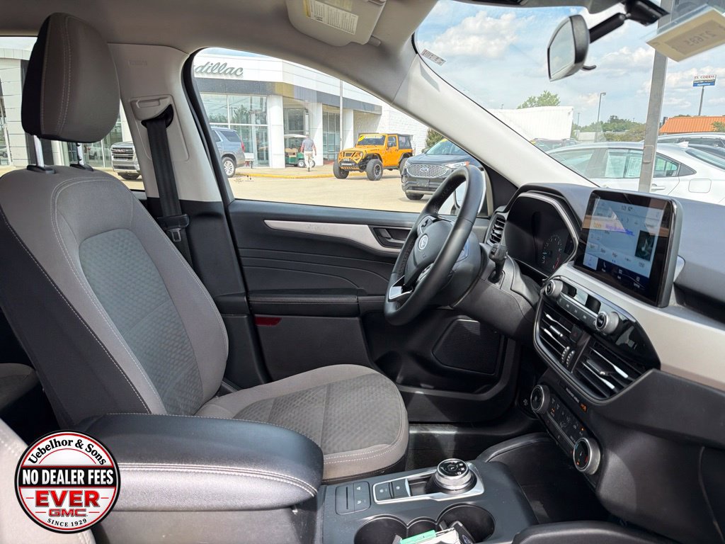 Used 2022 Ford Escape SE w/ SE Sport Appearance Package AWD/4WD image 2