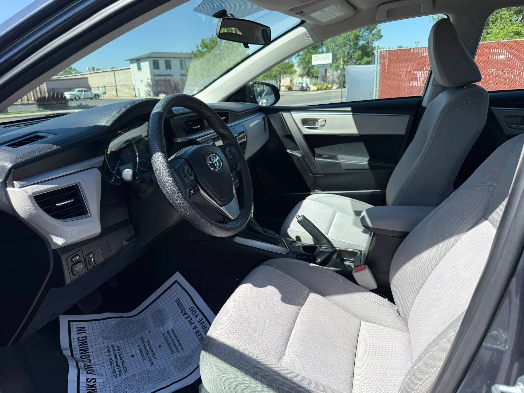 Used 2015 Toyota Corolla LE FWD image 9