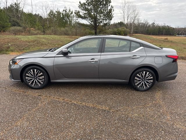 Used 2024 Nissan Altima 2.5 SV FWD image 6