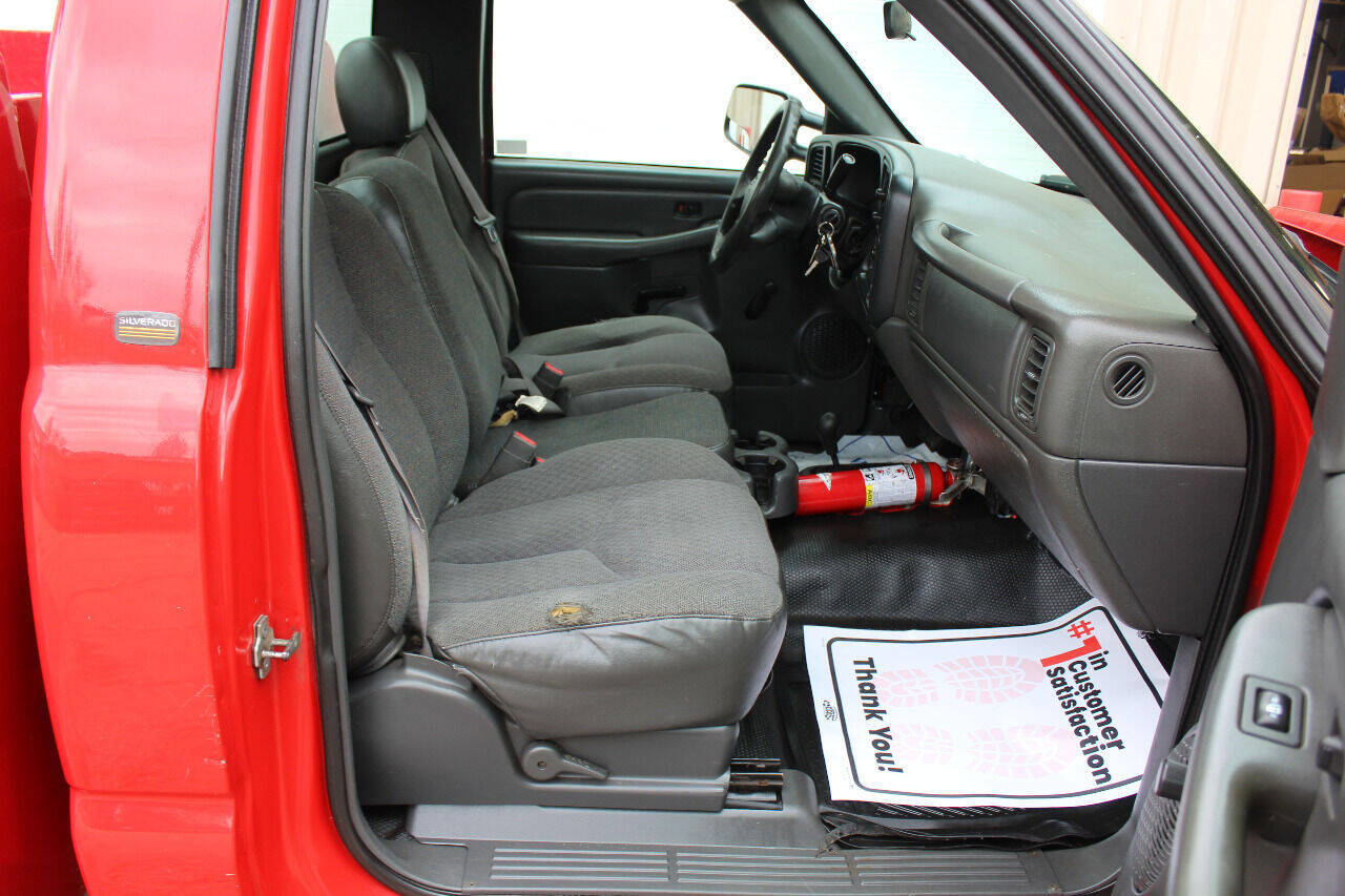 Used 2005 Chevrolet Silverado 3500 4x4 Regular Cab image 19