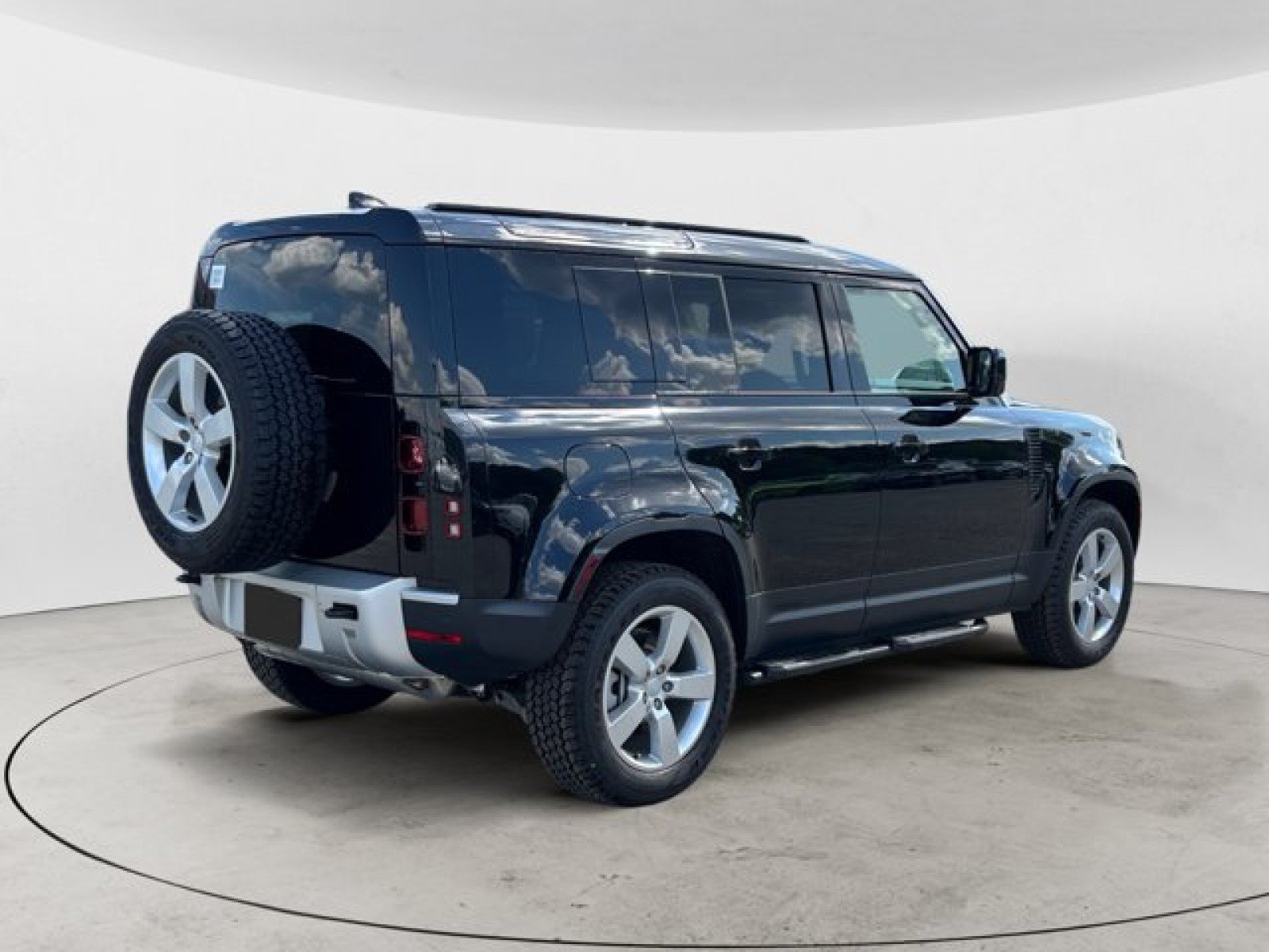Used 2025 Land Rover Defender 110 S AWD/4WD image 4