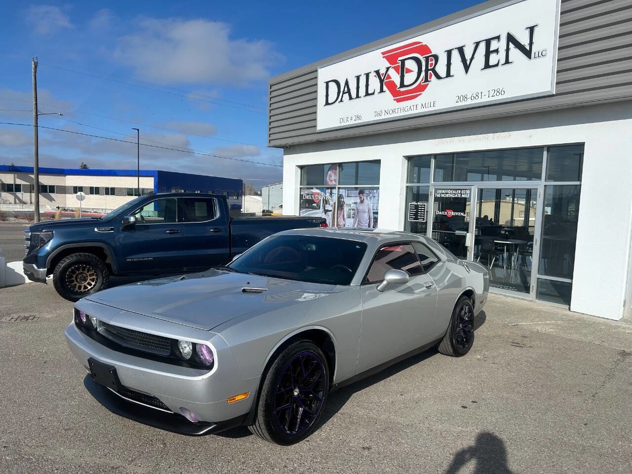 Used 2012 Dodge Challenger SXT Plus image 2