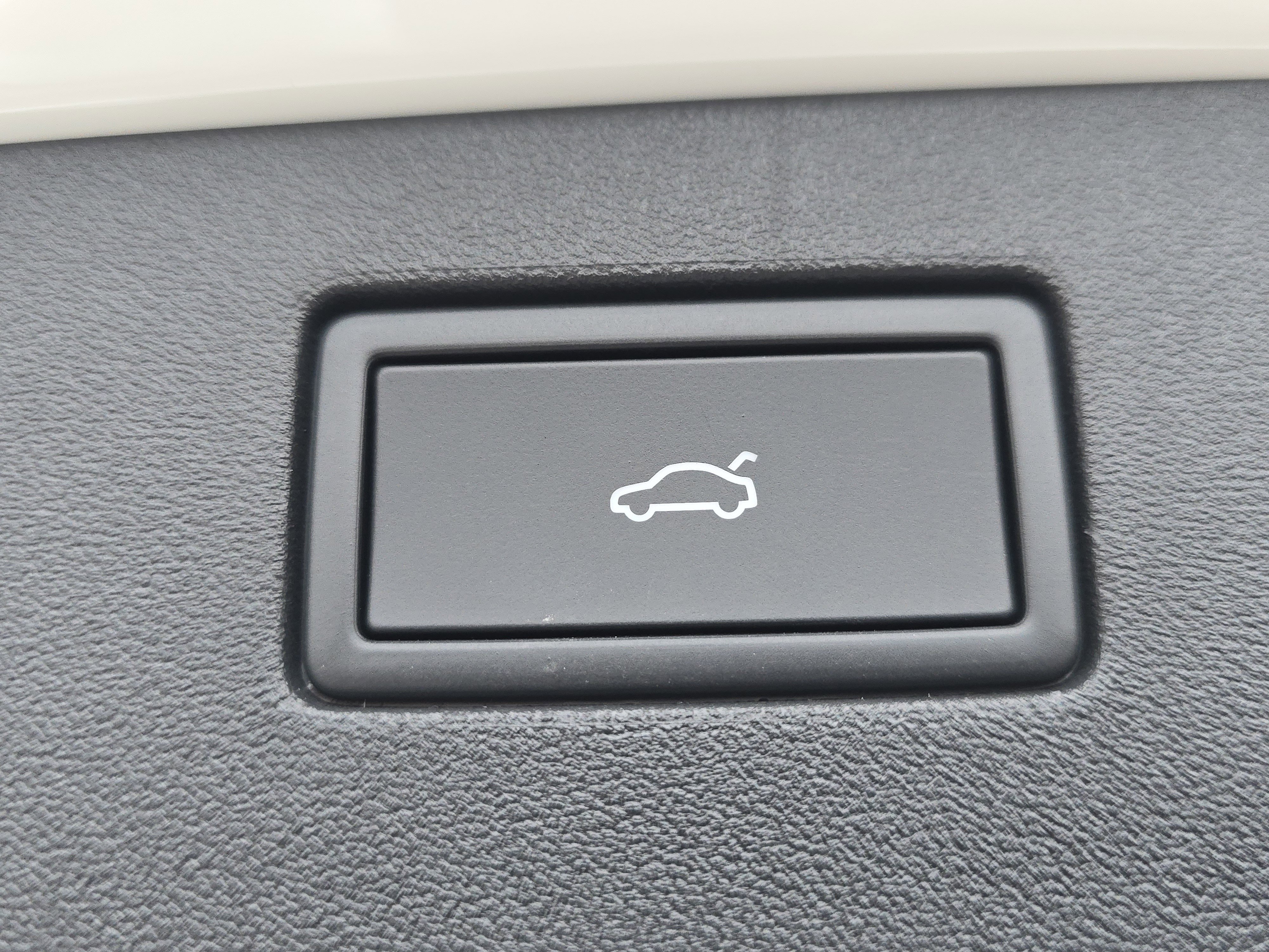 New 2025 Volkswagen Tiguan SE image 16