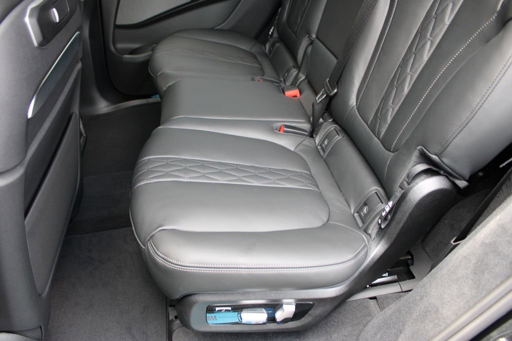 New 2026 BMW X7 xDrive40i w/ Executive Package image 24
