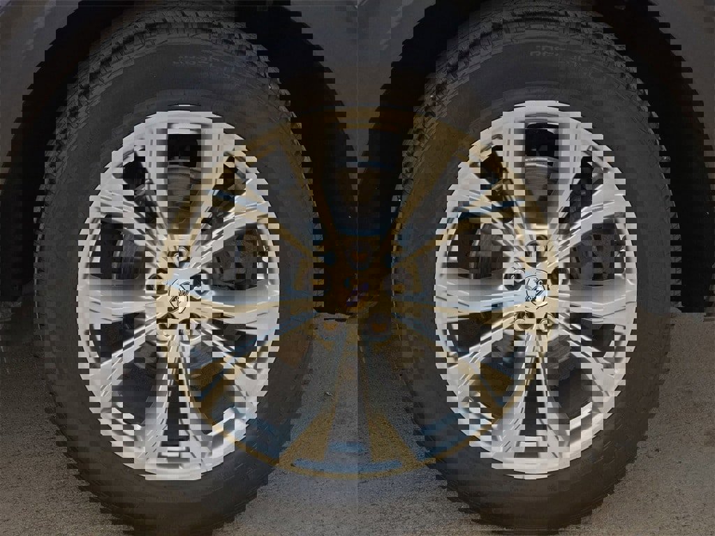 Used 2021 Ford Explorer XLT w/ Equipment Group 202A image 31