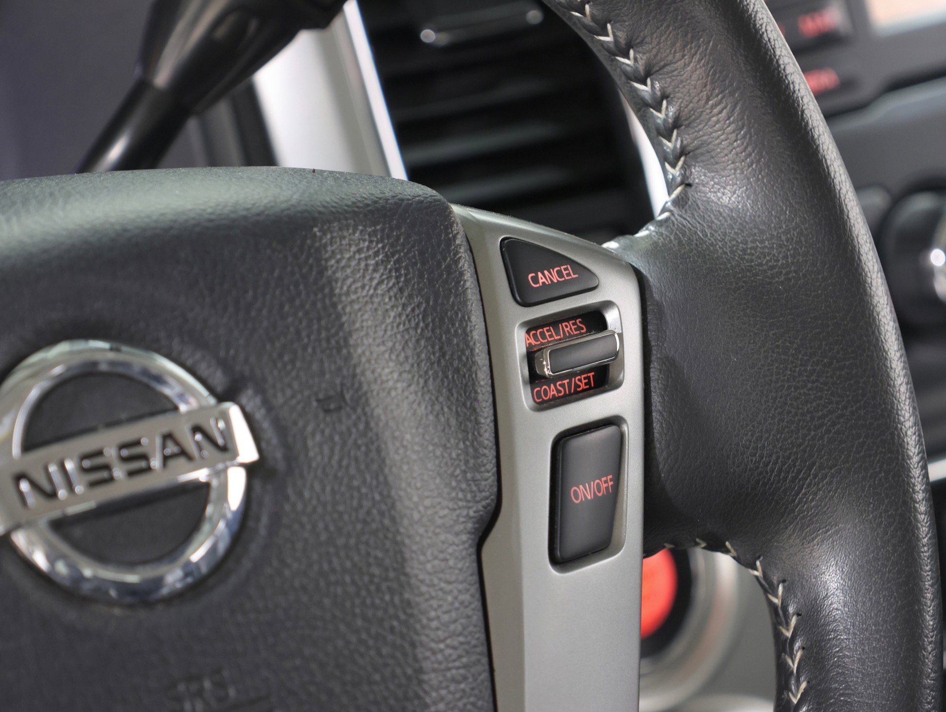 Used 2017 Nissan Titan PRO-4X w/ Pro-4x Convenience Package image 76