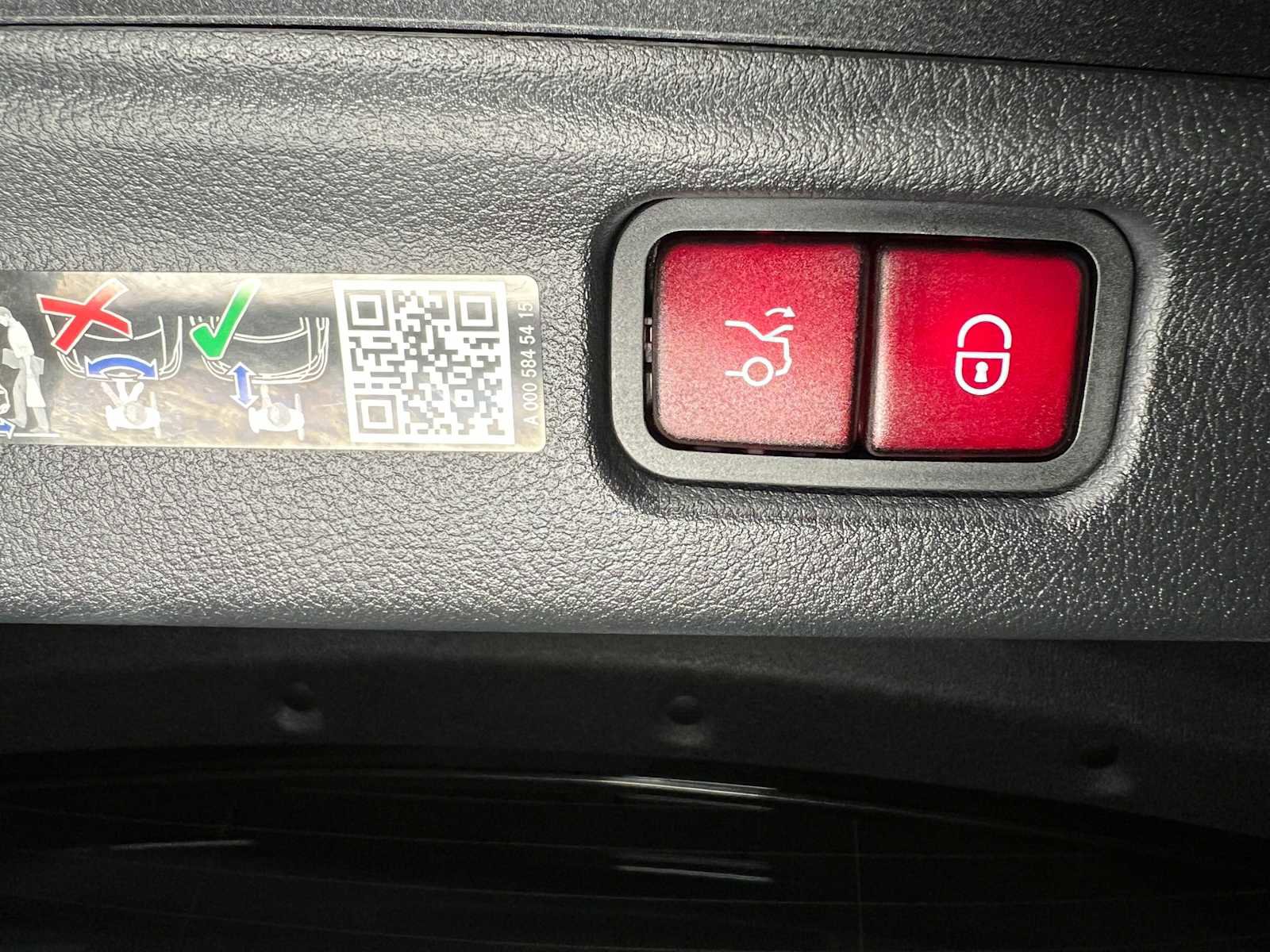 Used 2025 Mercedes-Benz C 300 4MATIC Sedan image 18