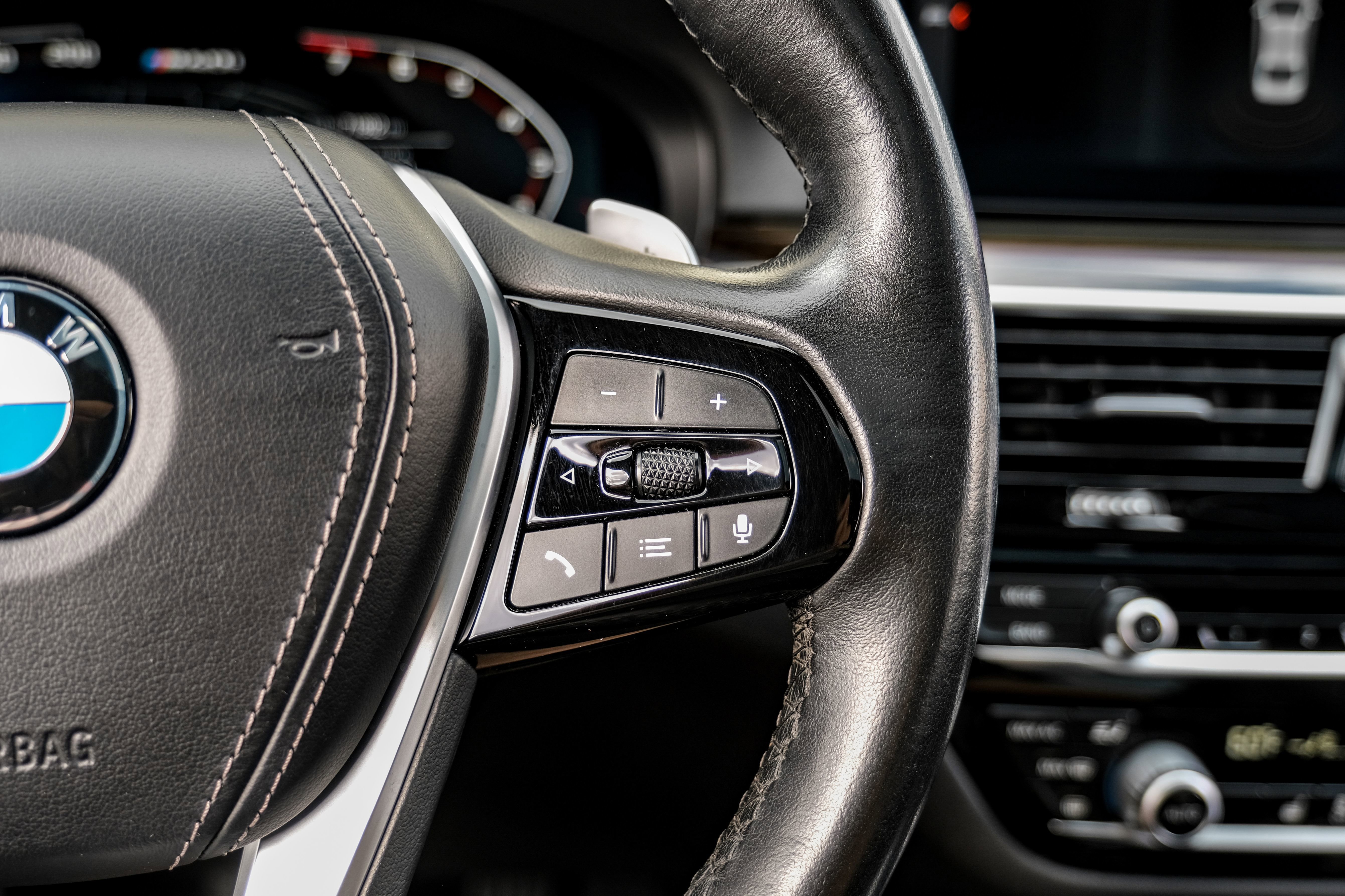 Used 2021 BMW 540i w/ Convenience Package image 17