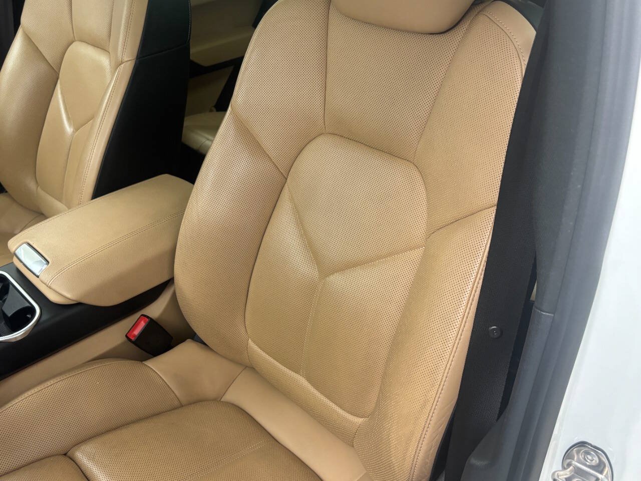 Used 2014 Porsche Cayenne Platinum Edition AWD/4WD image 22