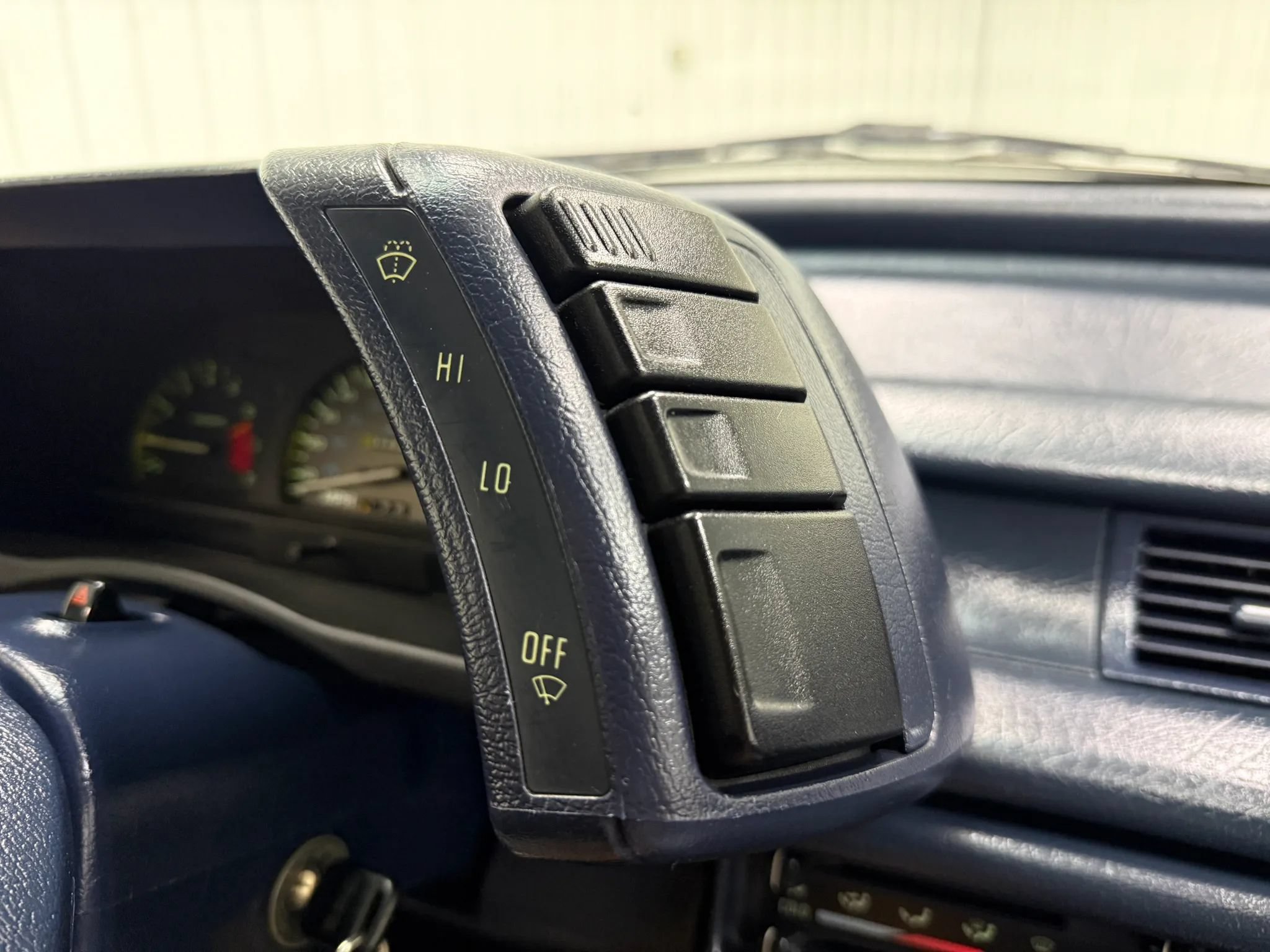 Used 1992 Geo Storm Hatchback FWD image 22