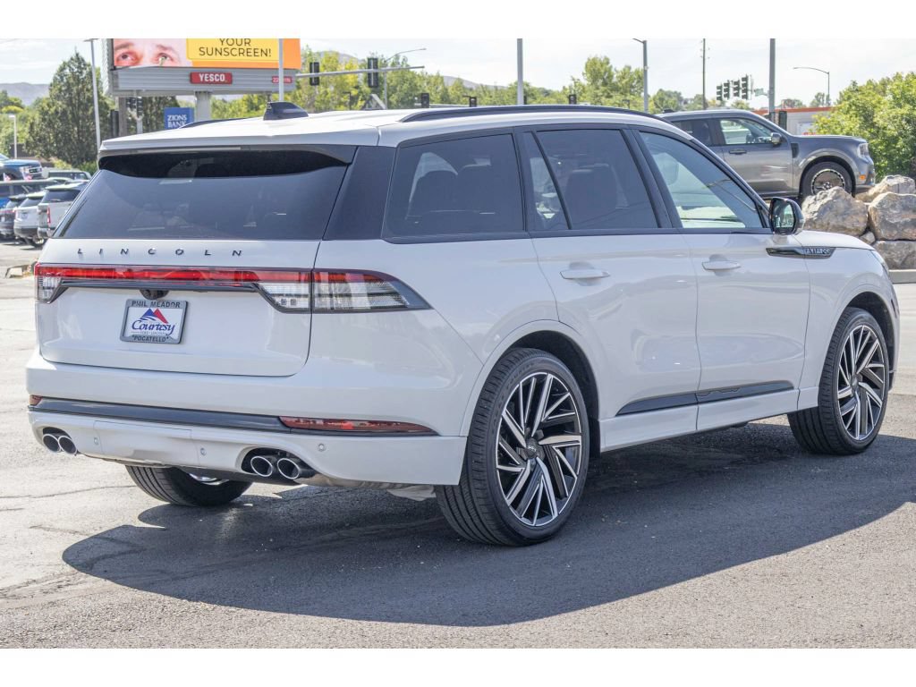 Used 2025 Lincoln Aviator Black Label w/ Jet Appearance Package AWD/4WD image 3