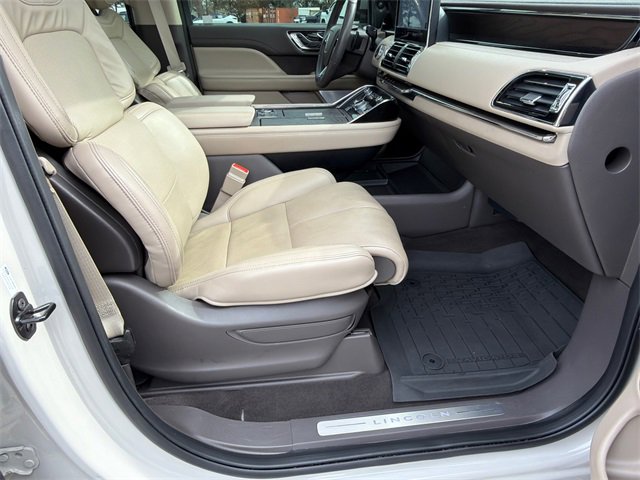 Used 2024 Lincoln Navigator Reserve image 13
