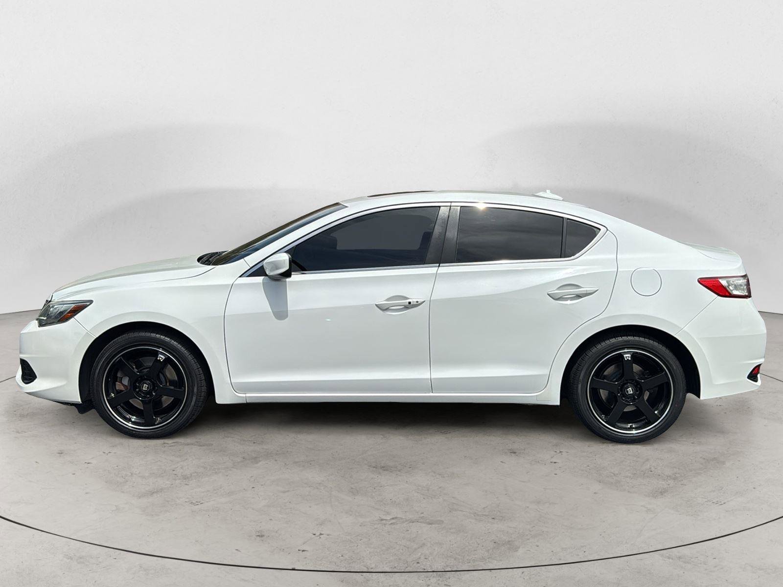 Used 2017 Acura ILX FWD image 3