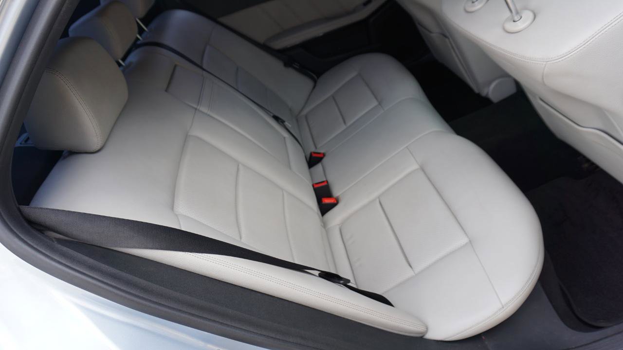 Used 2013 Mercedes-Benz E 350 BlueTEC Sedan image 15