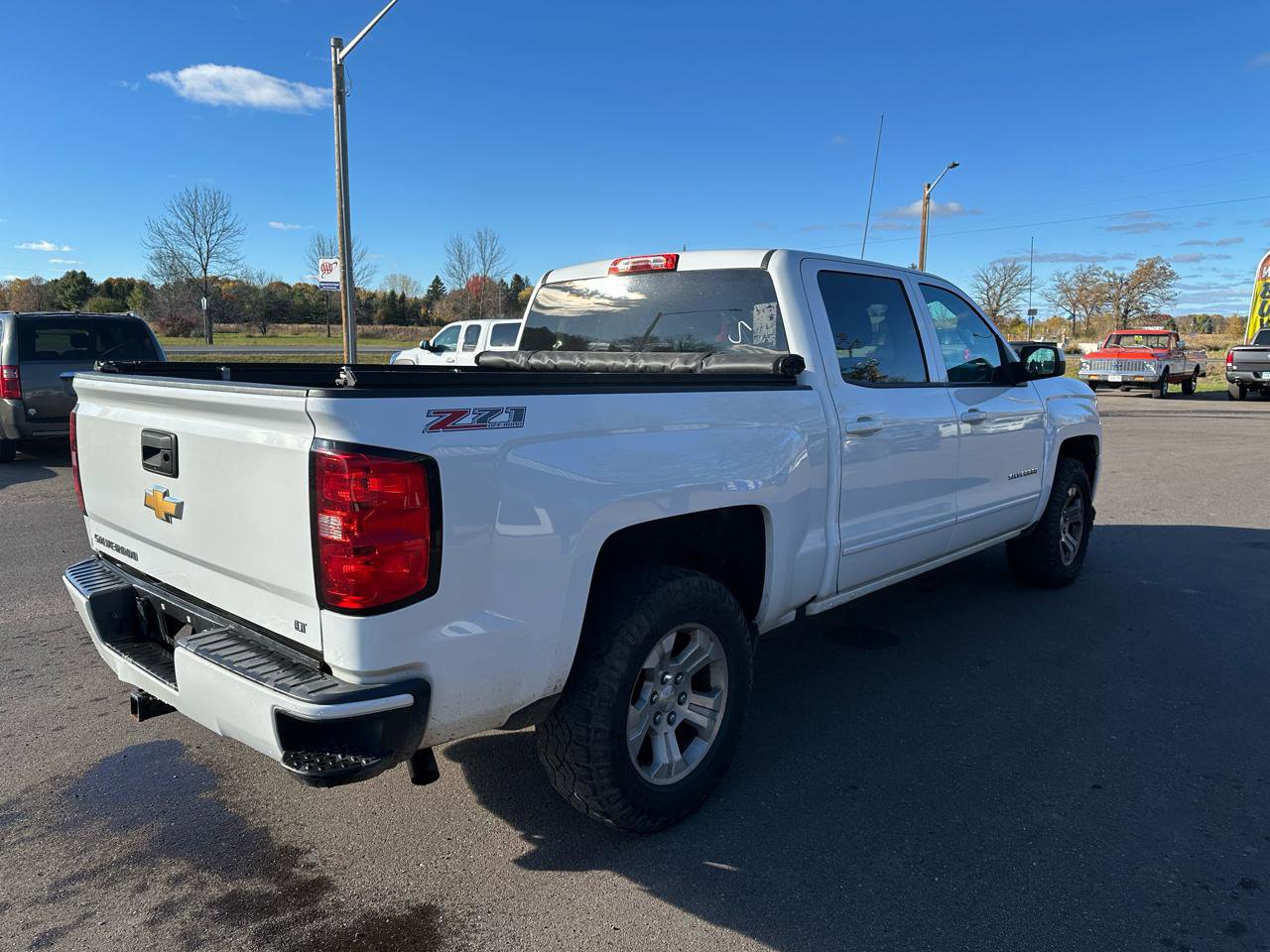 Used 2017 Chevrolet Silverado 1500 LT w/ All Star Edition AWD/4WD image 2