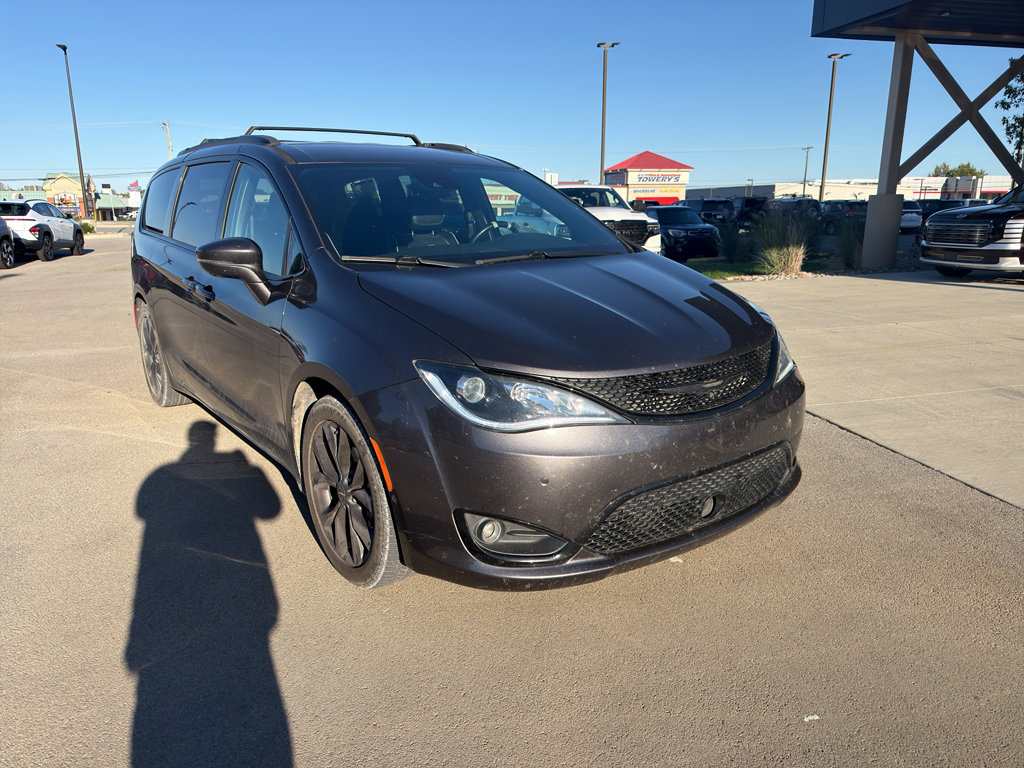 Used 2019 Chrysler Pacifica Limited w/ Advanced Safetytec Group
