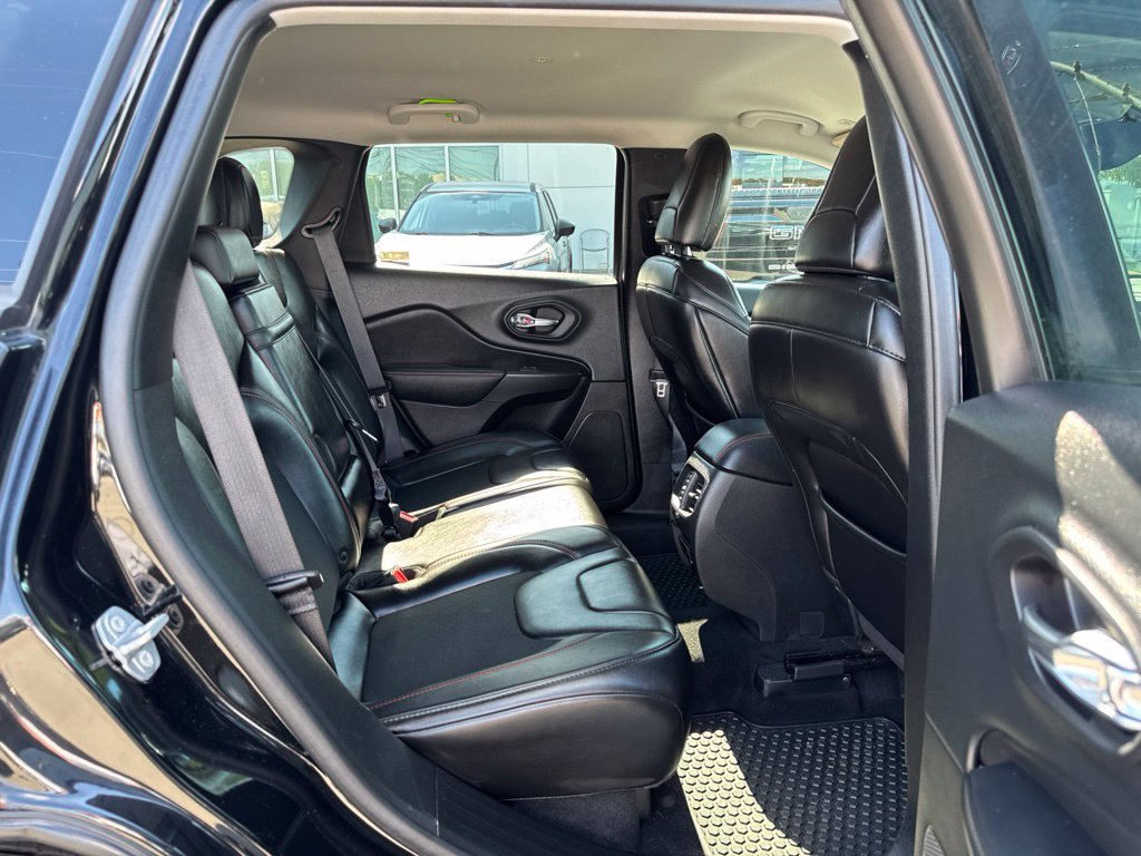 Used 2019 Jeep Cherokee Trailhawk AWD/4WD image 22