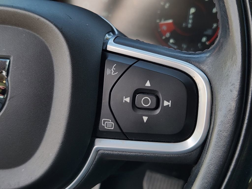 Used 2018 Volvo XC60 T6 Momentum w/ Advanced Package image 30