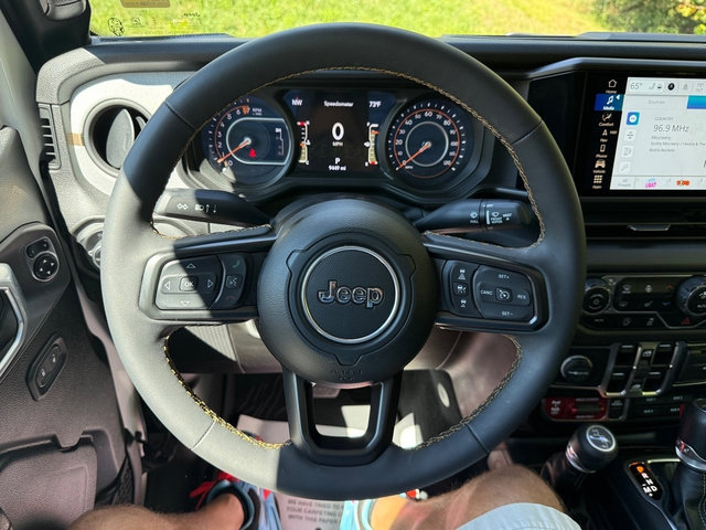Used 2024 Jeep Gladiator Sport AWD/4WD image 18