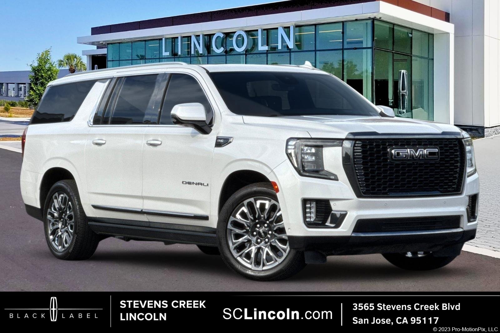 Used 2023 GMC Yukon XL Denali Ultimate AWD/4WD image 1