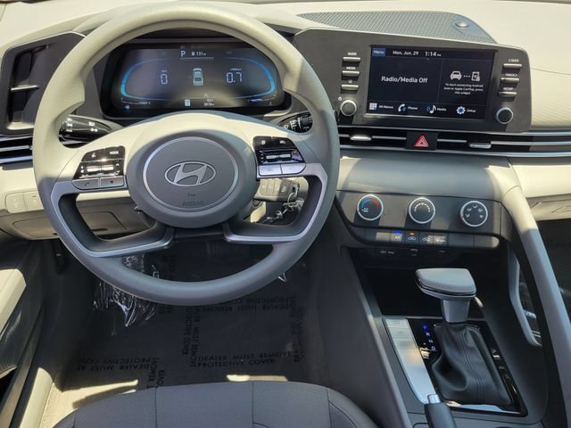 Certified 2026 Hyundai Elantra SE FWD image 6