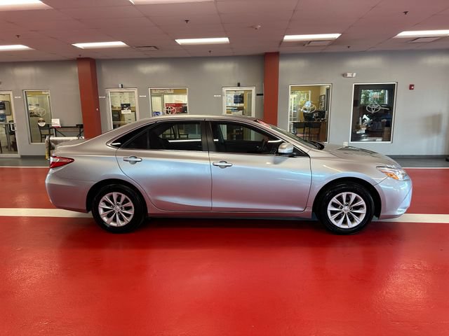 Used 2016 Toyota Camry LE FWD image 5
