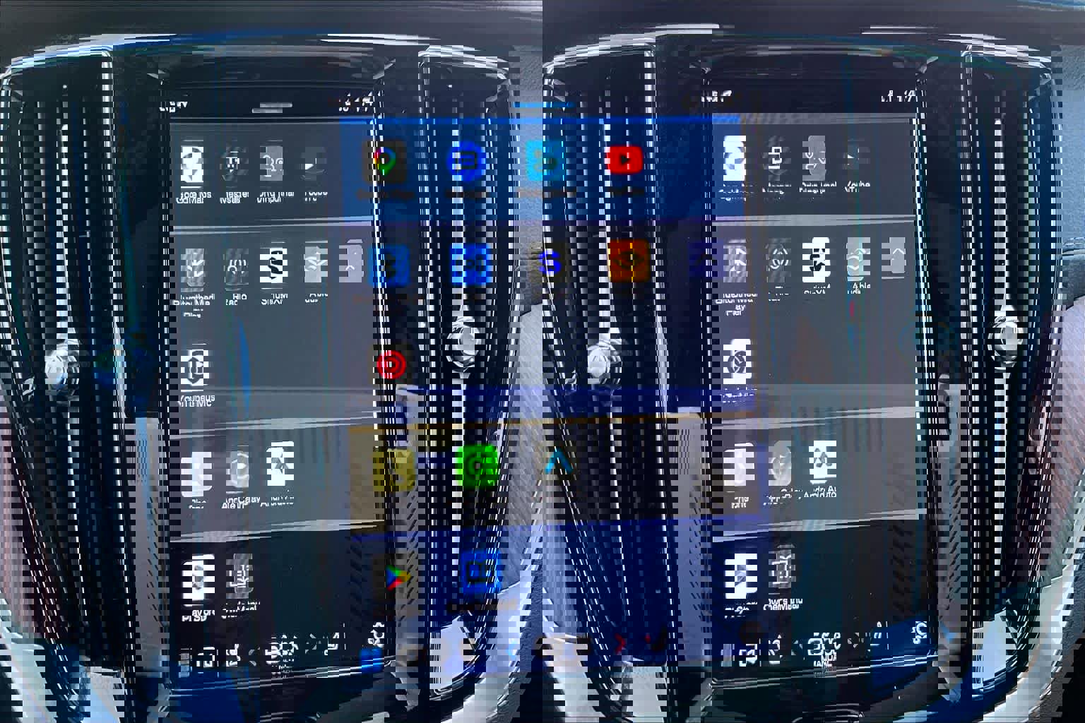 Used 2023 Volvo V60 B5 Cross Country Ultimate w/ Climate Package image 32