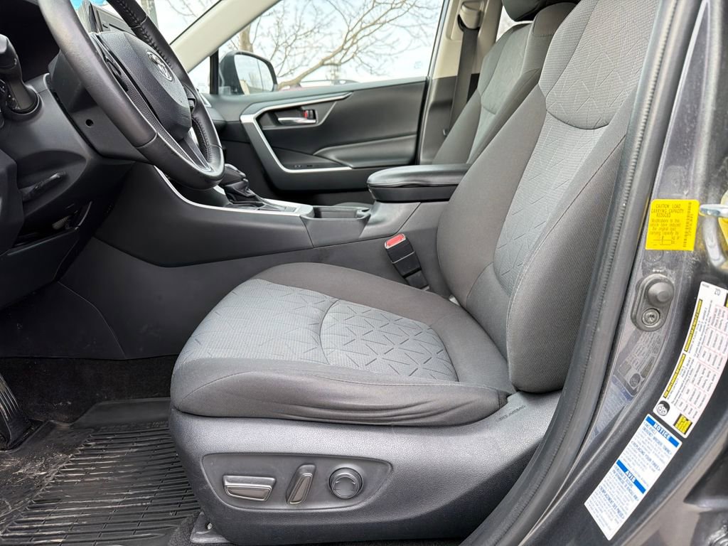 Used 2020 Toyota RAV4 XLE w/ Convenience Package AWD/4WD image 19