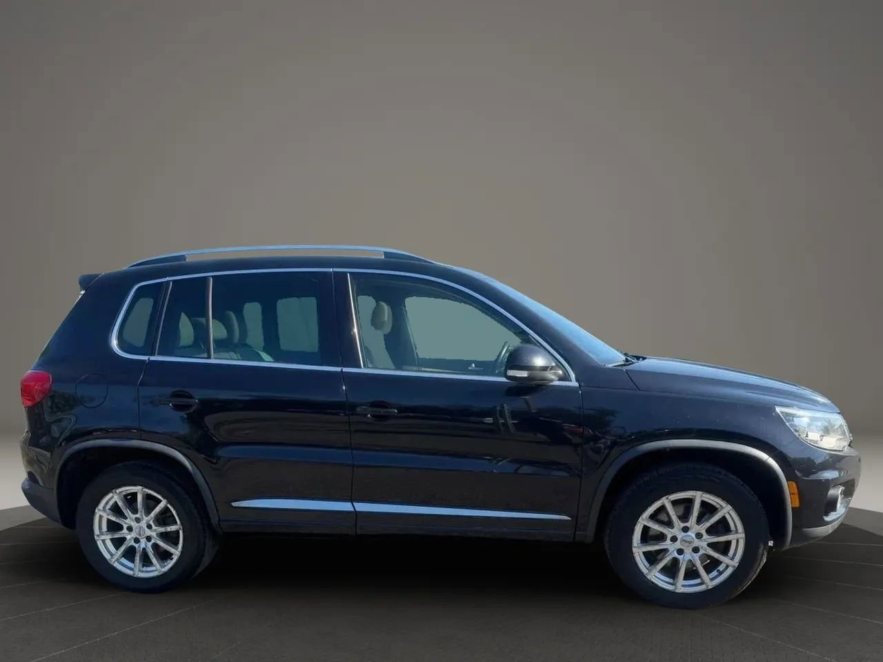Used 2014 Volkswagen Tiguan R-Line FWD image 4