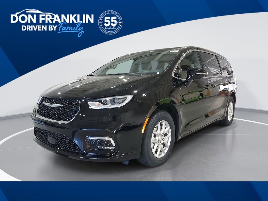 New 2026 Chrysler Pacifica Select