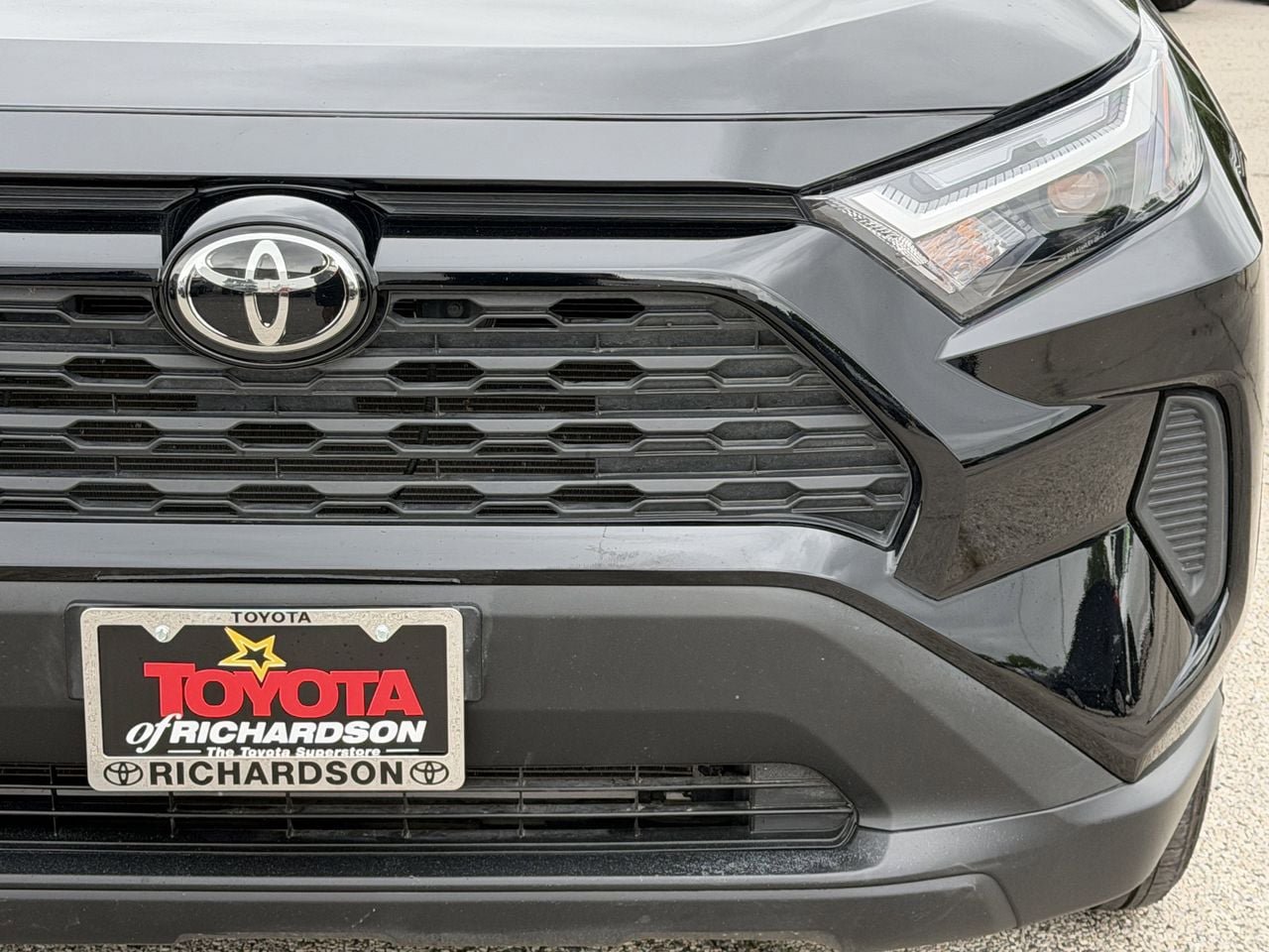 Used 2025 Toyota RAV4 XLE FWD image 9