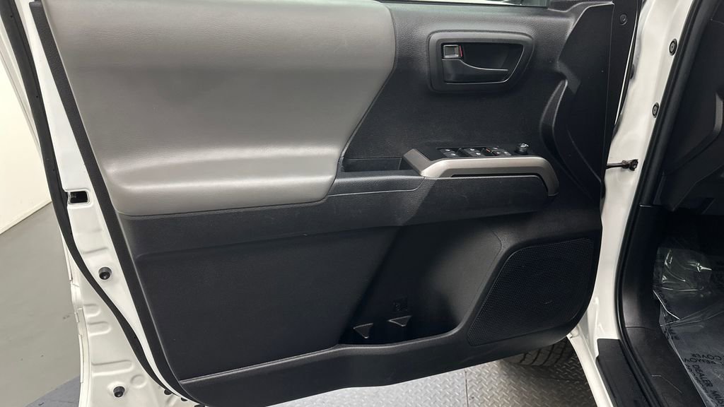 Used 2023 Toyota Tacoma SR5 w/ Technology Package image 15