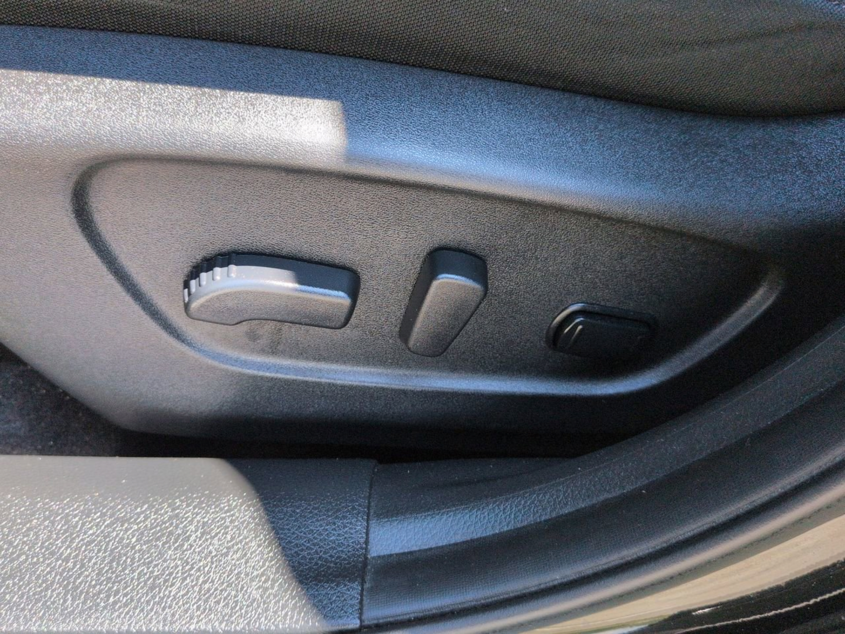 Used 2020 Nissan Rogue SV FWD image 24