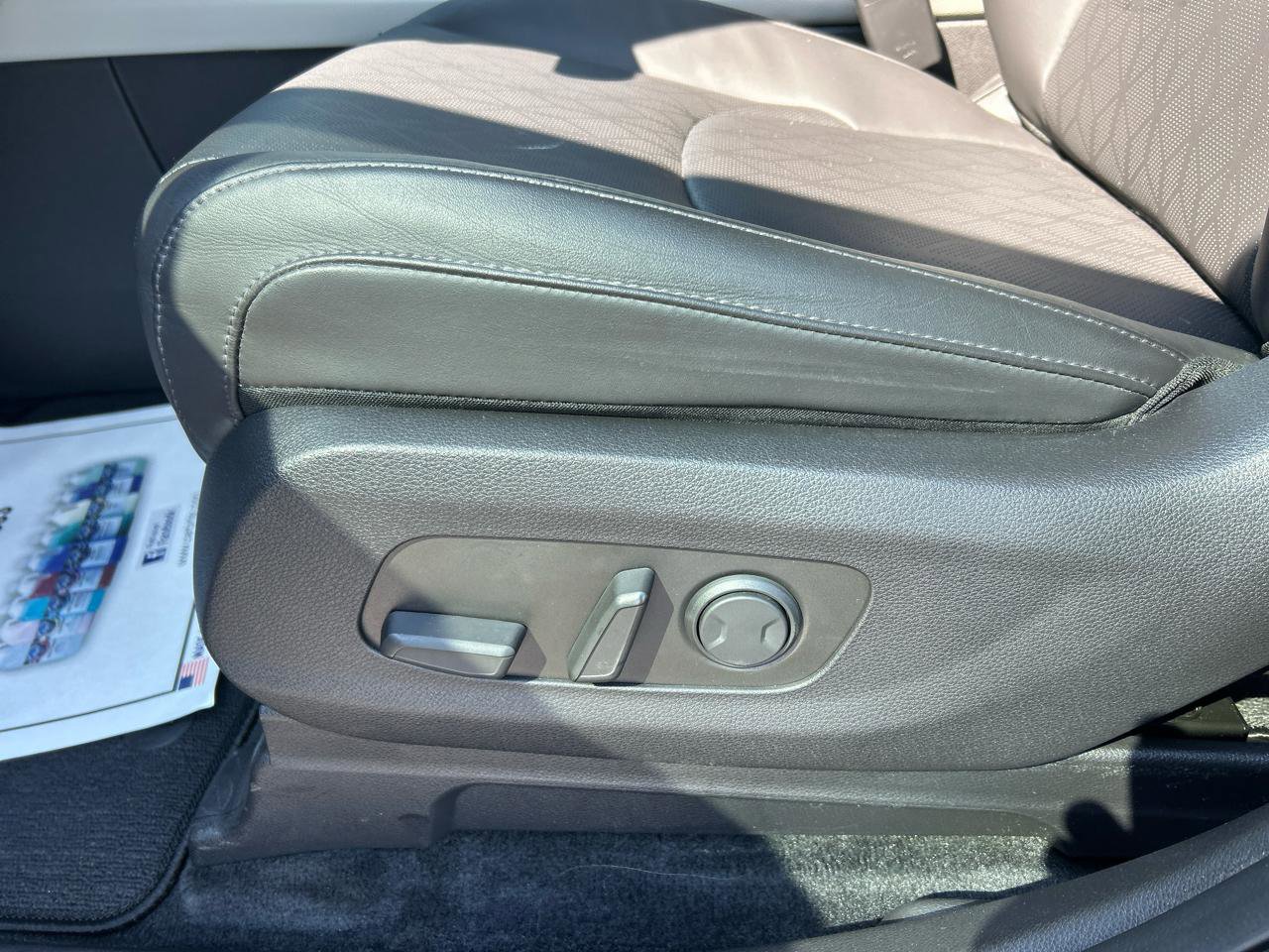 Used 2024 Kia Carnival LX FWD image 16