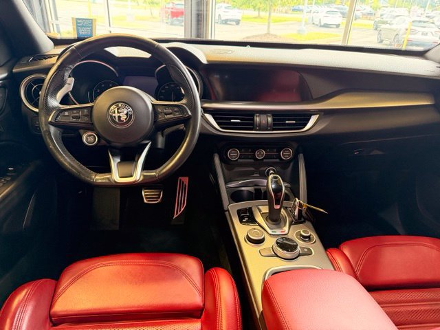 Used 2022 Alfa Romeo Stelvio Veloce AWD/4WD image 14