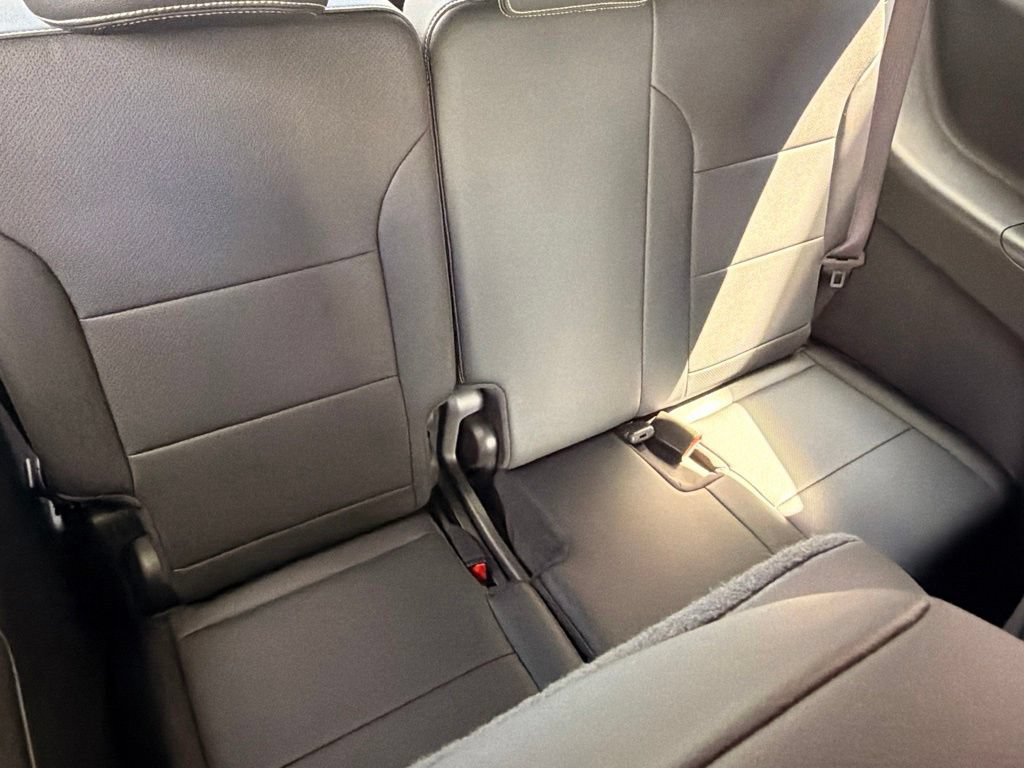 Used 2025 Chevrolet Traverse LT AWD/4WD image 17