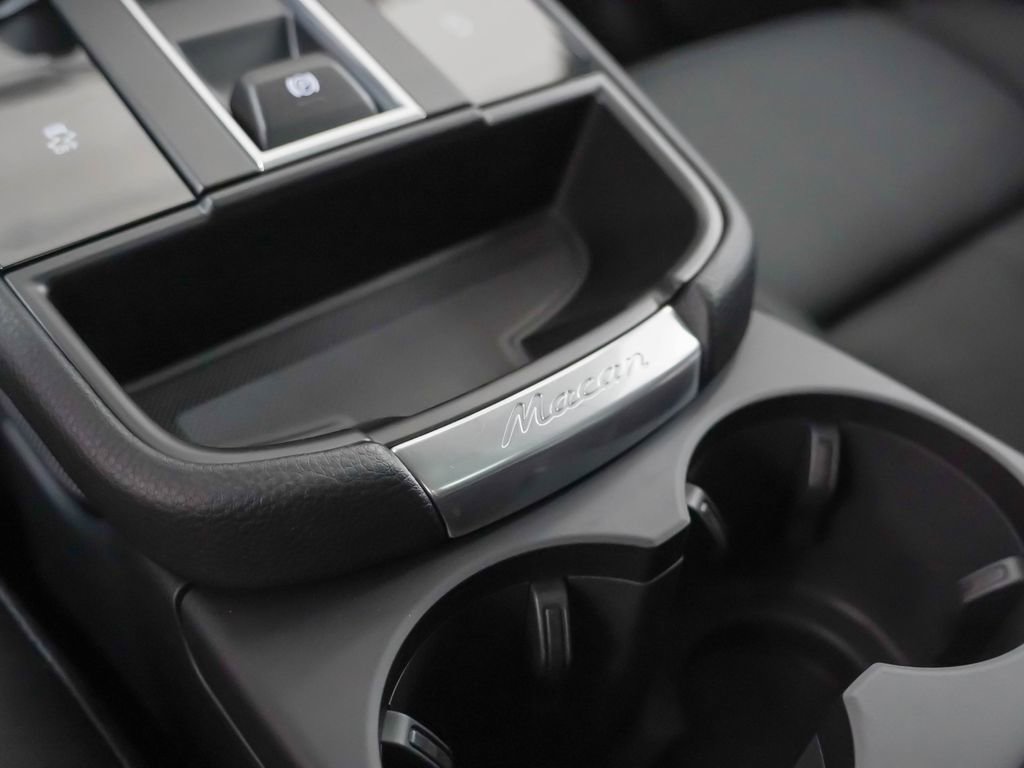 Used 2026 Porsche Macan image 22