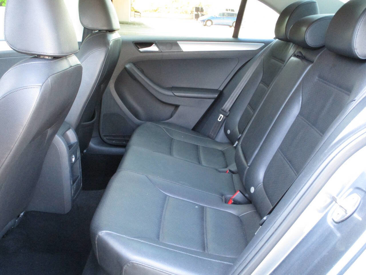 Used 2017 Volkswagen Jetta SE FWD image 13