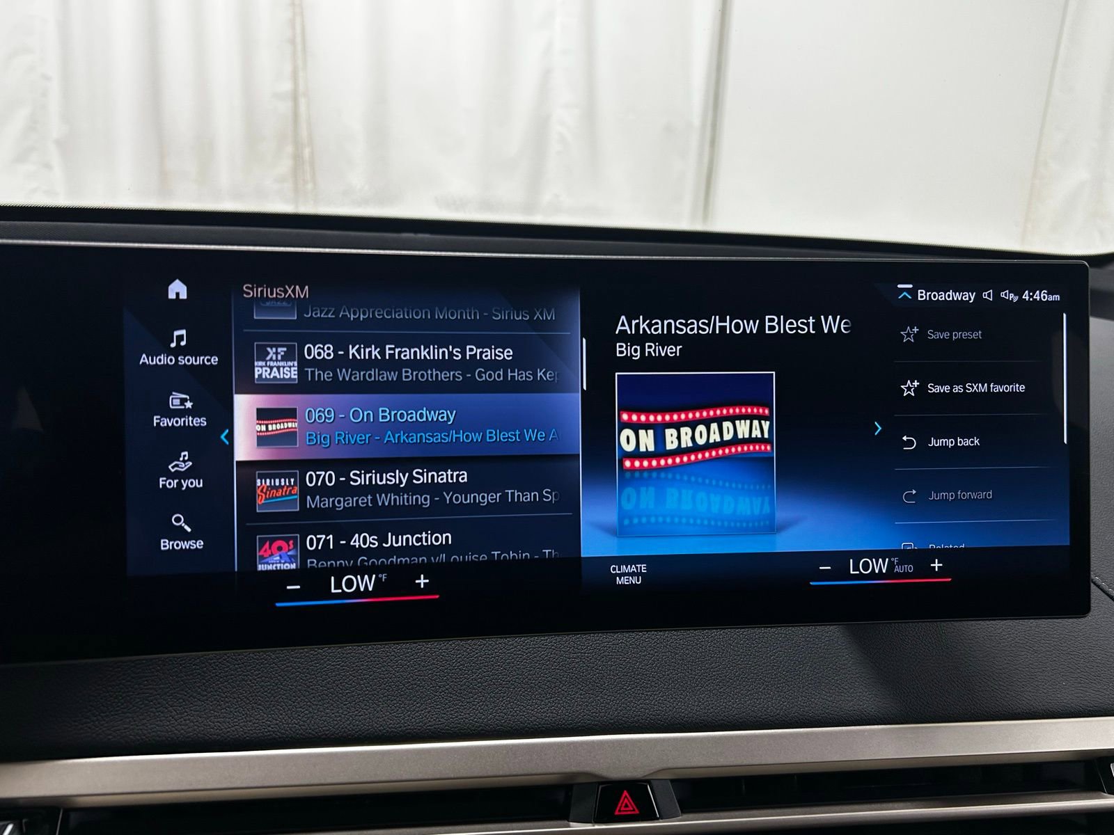 Used 2023 BMW iX xDrive50 w/ Premium Package AWD/4WD image 18