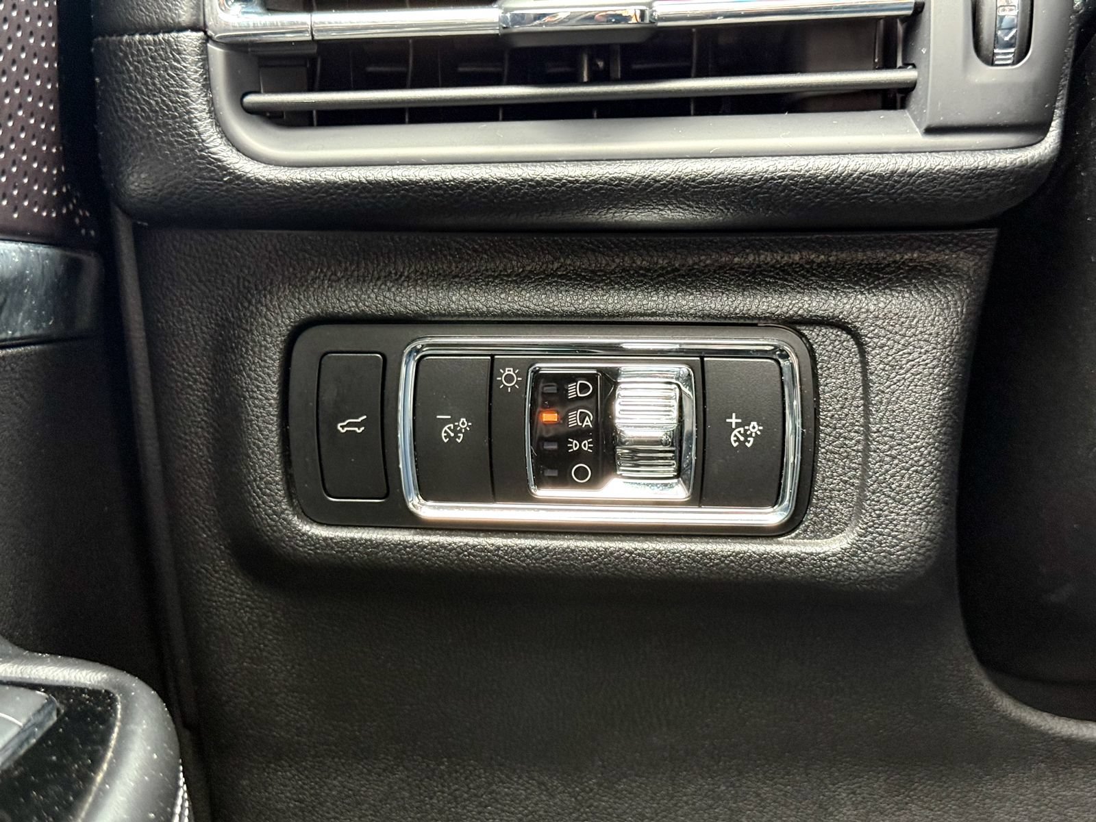 Used 2023 Lincoln Corsair AWD w/ Equipment Group 101A image 31