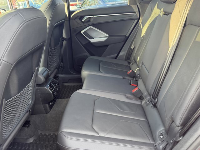 Used 2023 Audi Q3 2.0T Premium Plus w/ Premium Plus Package image 35