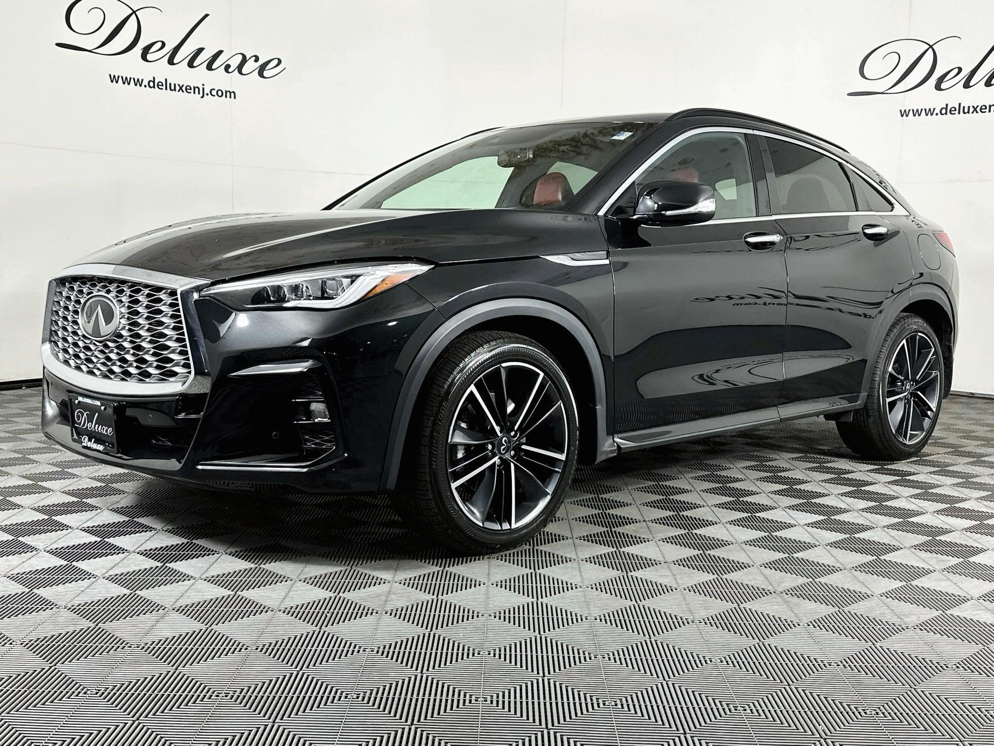 Used 2023 INFINITI QX55 Sensory w/ Lighting Package AWD/4WD image 3