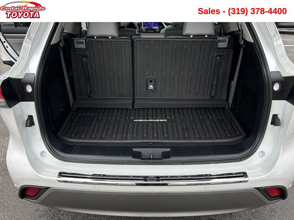 Used 2024 Toyota Highlander Platinum image 21