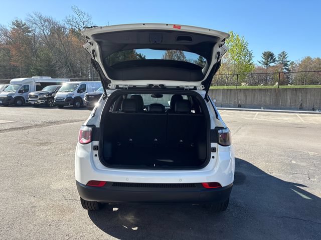 Used 2025 Jeep Compass Limited AWD/4WD image 13