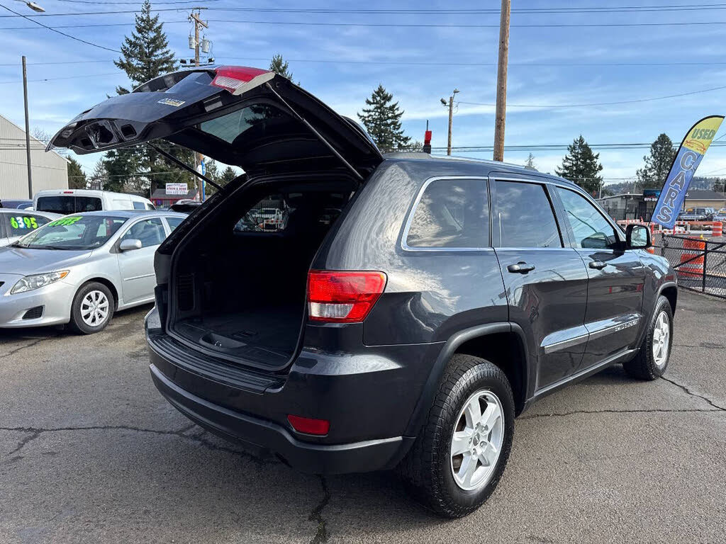 Used 2013 Jeep Grand Cherokee Laredo AWD/4WD image 11