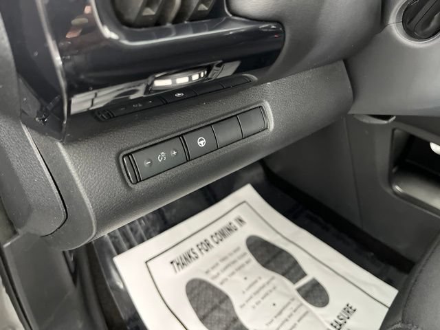 Used 2024 Nissan Pathfinder SV FWD image 31