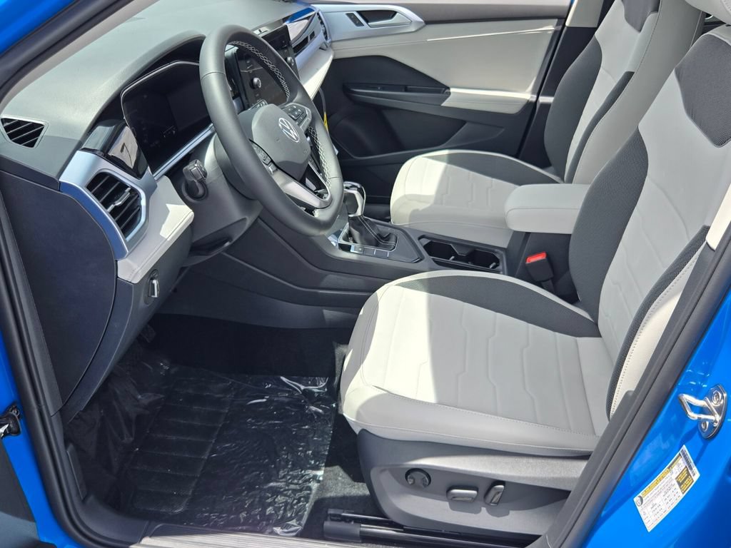 New 2026 Volkswagen Taos SE FWD image 5