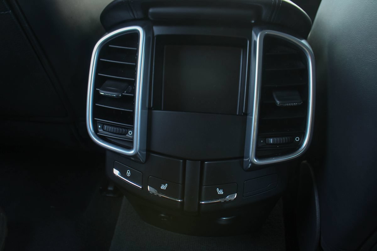 Used 2015 Porsche Cayenne Turbo AWD/4WD image 42