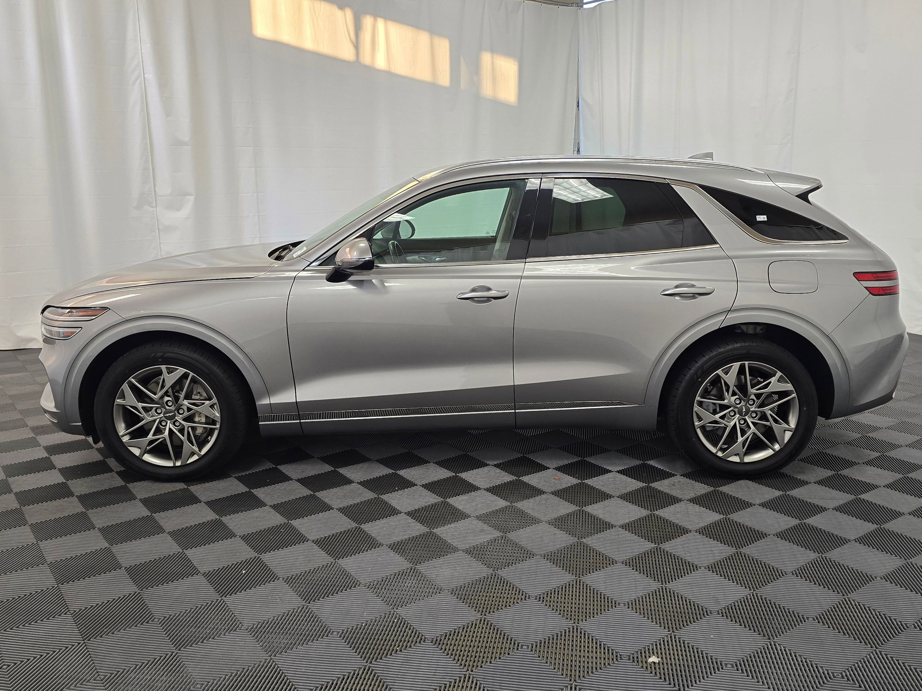 Used 2025 Genesis GV70 2.5T image 3